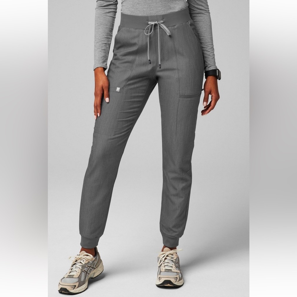 Fabletics on call scrub jogger